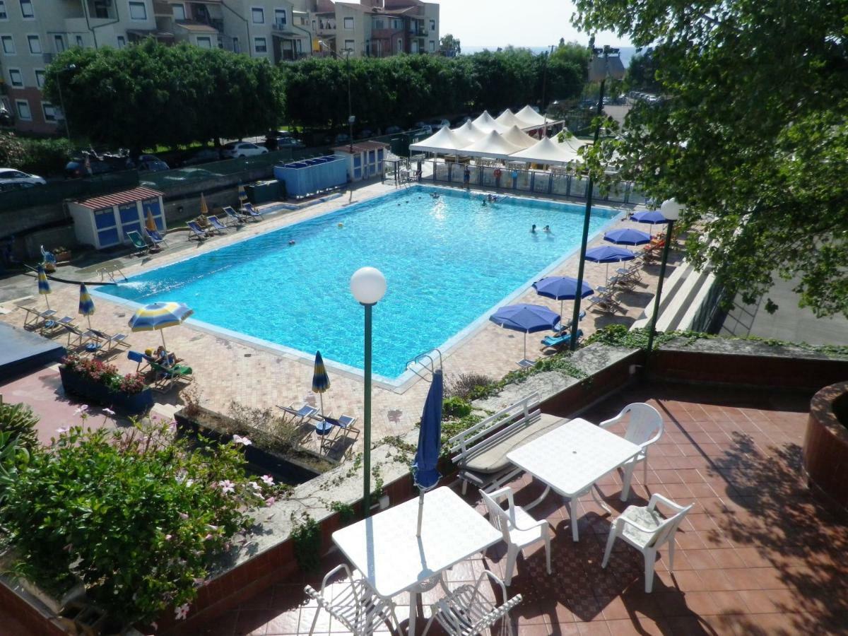 Pietre Nere Aparthotel Giardini-Naxos Kültér fotó